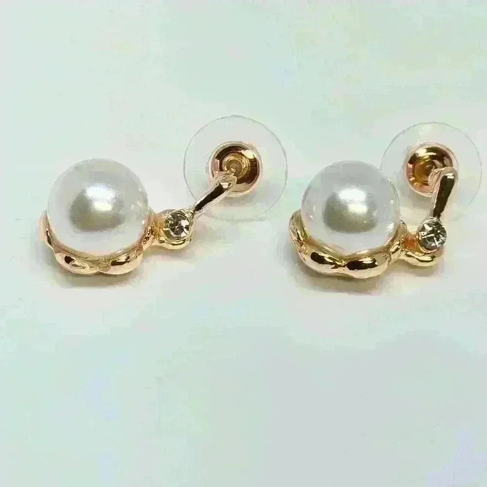 NWOT Elegant Faux Pearl Necklace and Earrings Set - Picture 2 of 3